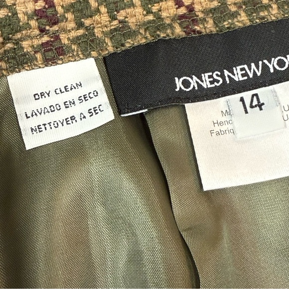 Jones New York.  size 14 skirt and blazer suit - Picture 7 of 8